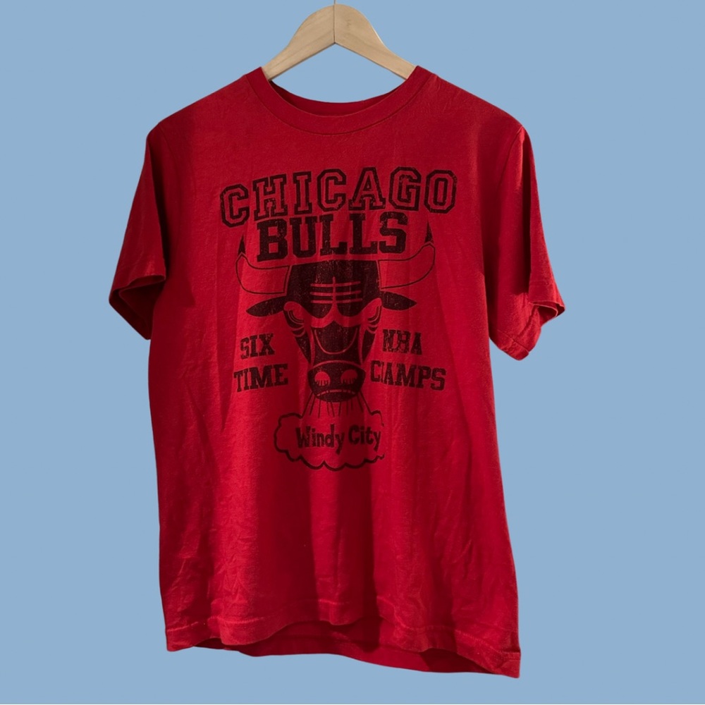 Old Navy Chicago Bulls T-Shirt. Men’s Size Small.